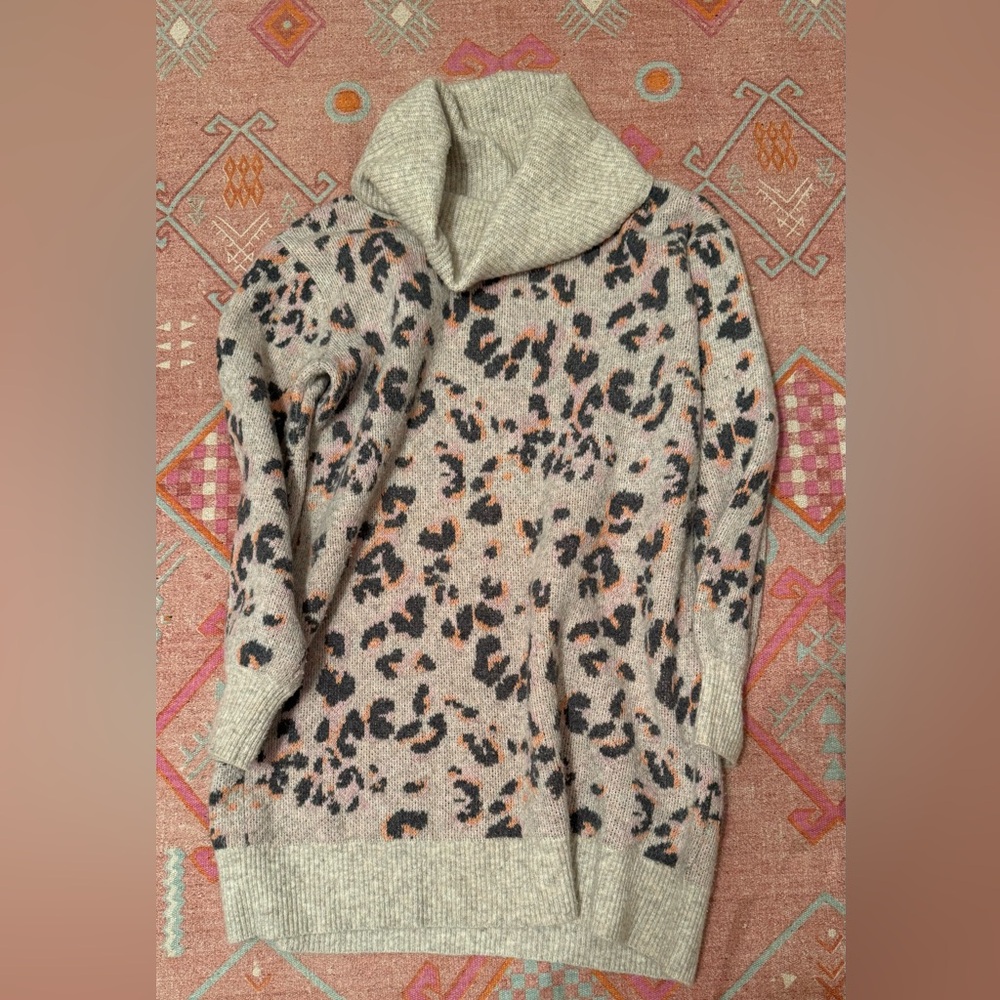 Anthropologie Emma Grey Cowl Neck Leopard Animal Tunic Sweater S - Picture 5 of 10